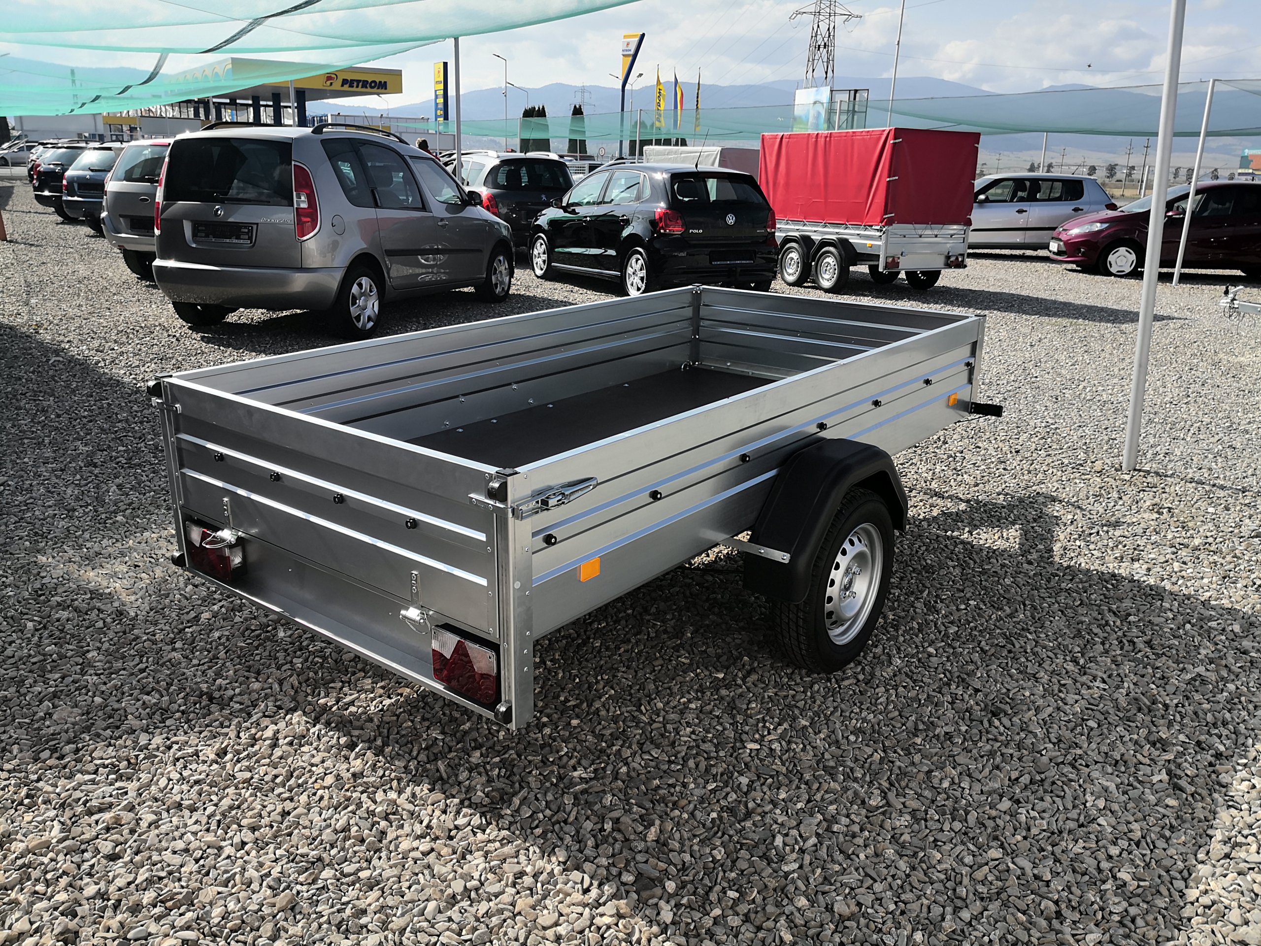 Remorcă cu sistem de frânare 245×130