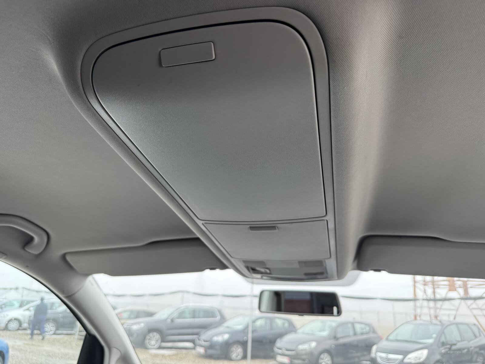 Volkswagen Touran 7 locuri