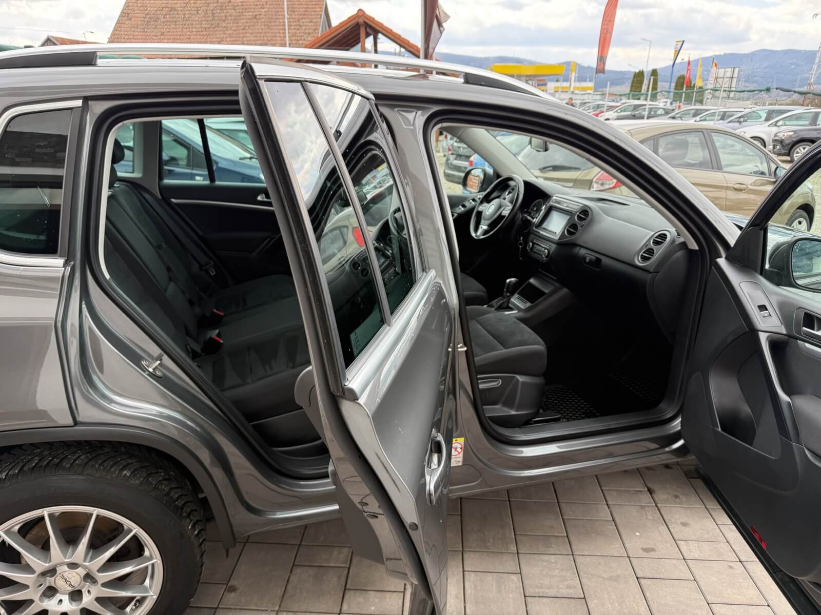 Volkswagen Tiguan Volkswagen Tiguan